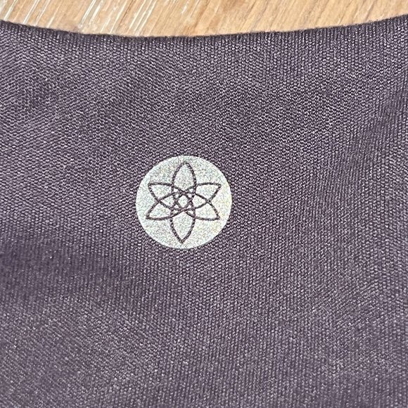 Gaiam Sports Yoga Bra Tank Top With Twist Front Detail - Picture 4 of 4